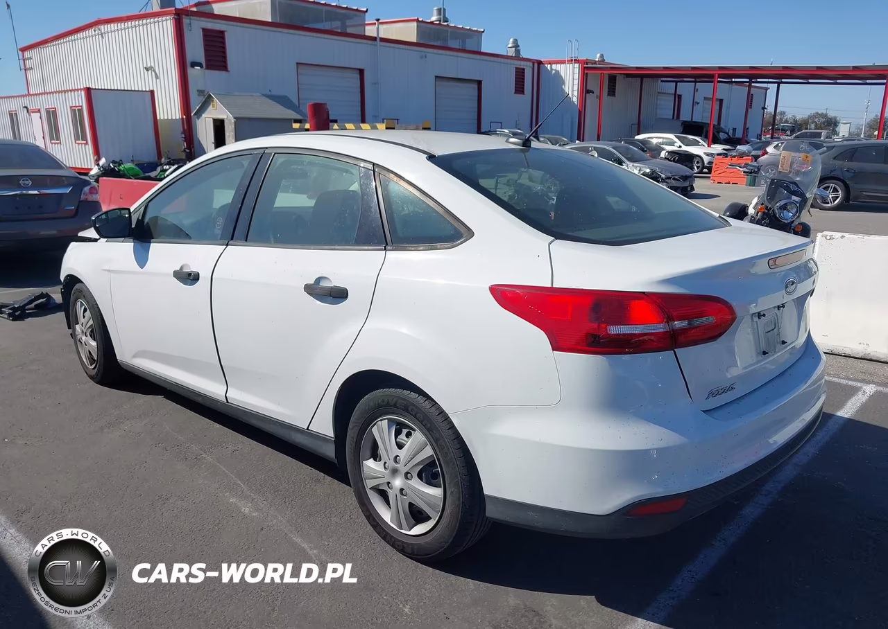 2018 Ford Focus S VIN:1FADP3E26JL323077 - 3