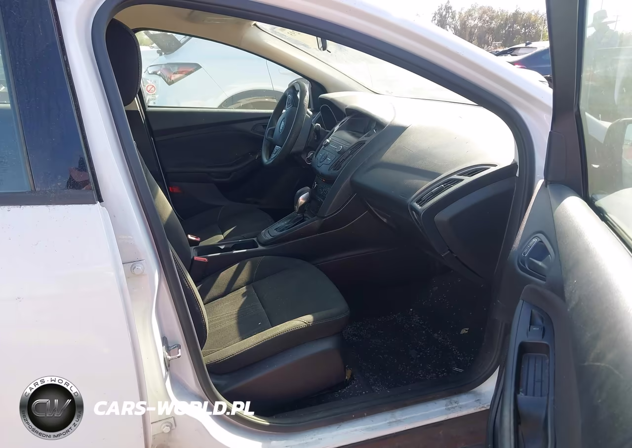 2018 Ford Focus S VIN:1FADP3E26JL323077 - 5