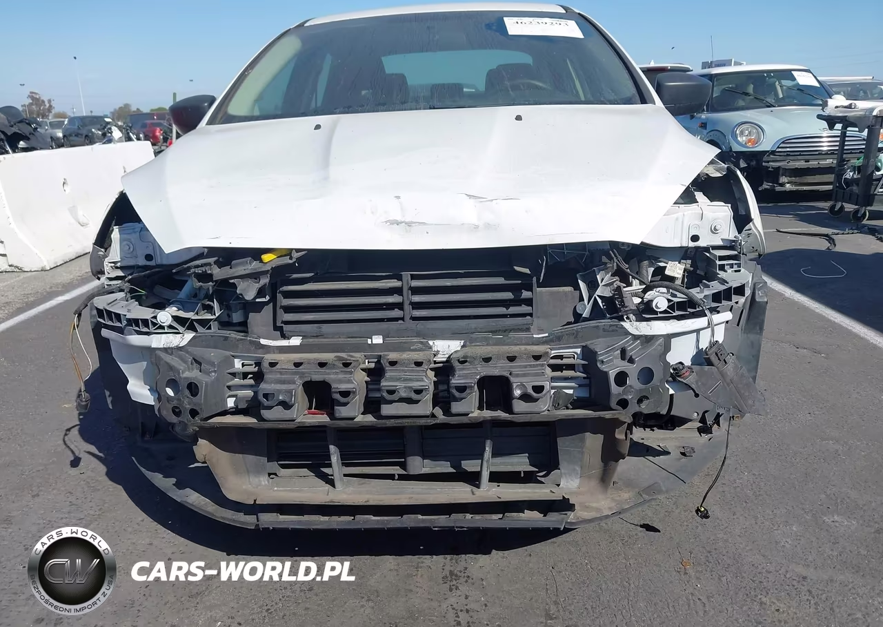 2018 Ford Focus S VIN:1FADP3E26JL323077 - 6