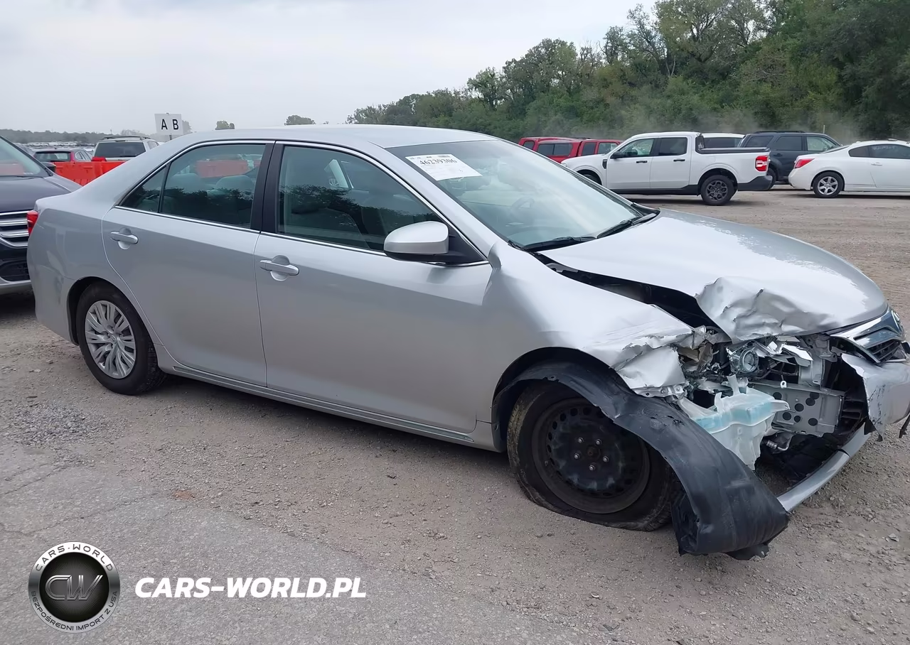 2014 Toyota Camry Le – zdjęcie 1 z 16