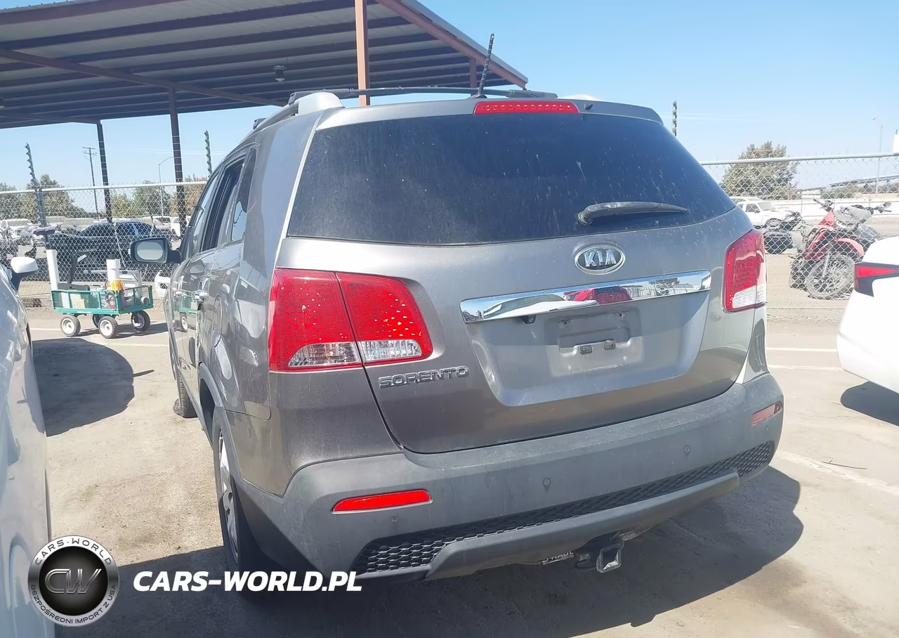 2011 Kia Sorento Lx VIN:5XYKT4A15BG183021 - 3