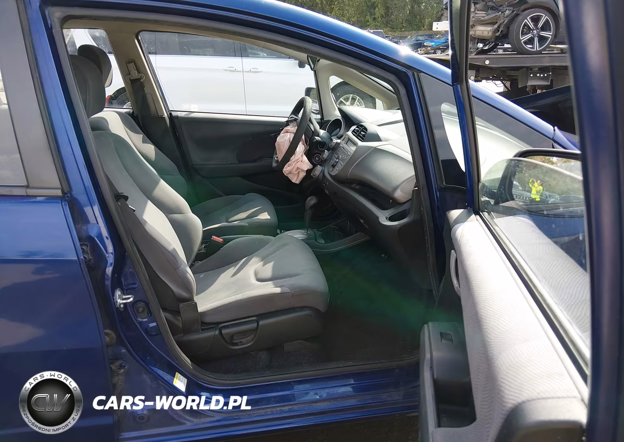 2013 Honda Fit VIN:JHMGE8H37DC077478 - 5