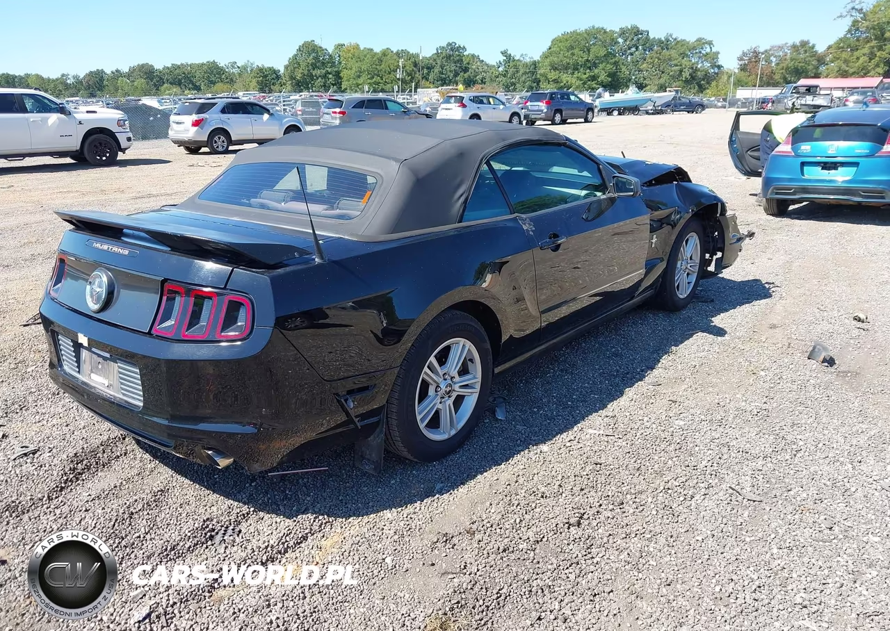 2013 Ford Mustang V6 VIN:1ZVBP8EM4D5211173 - 4