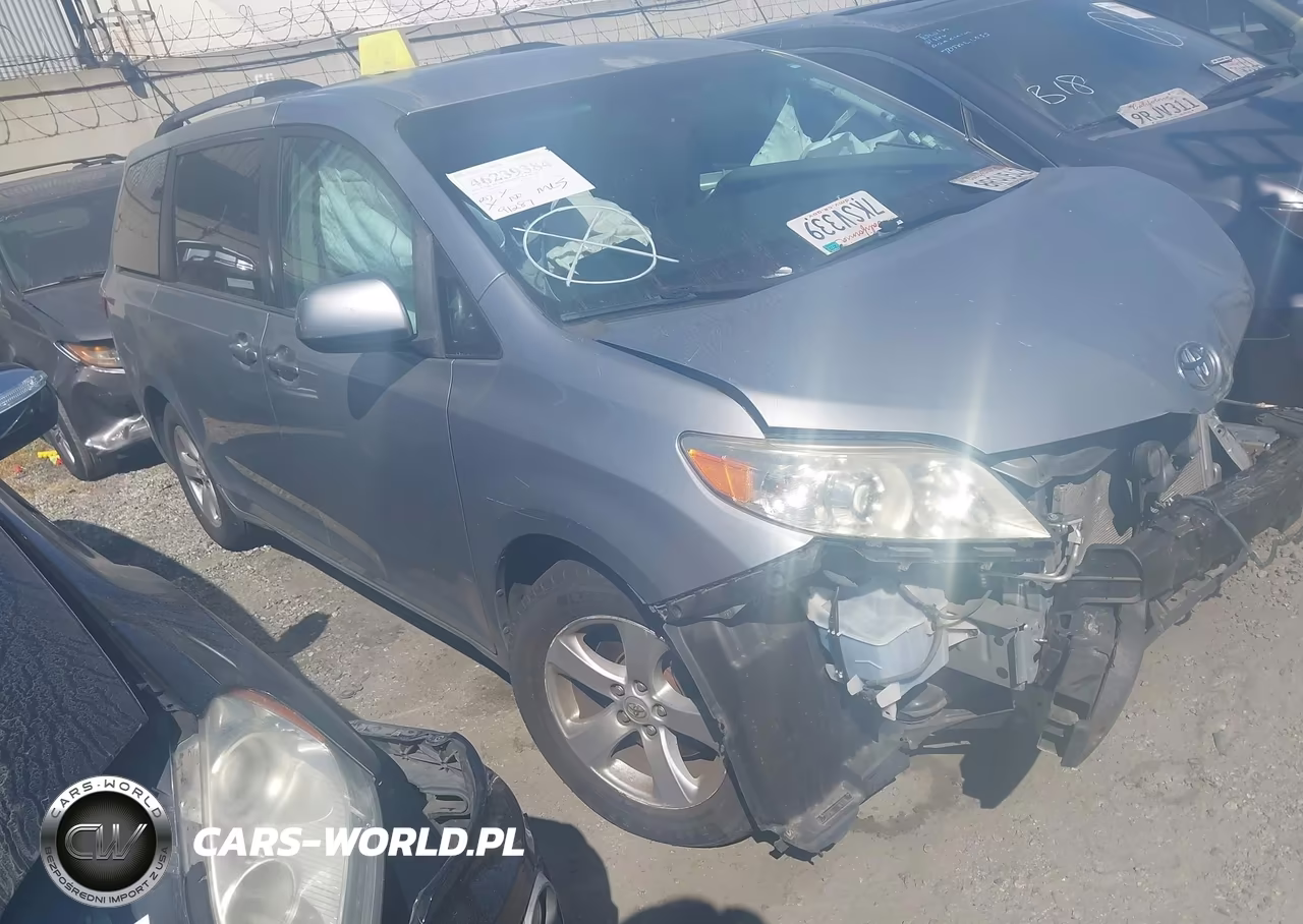 2015 Toyota Sienna Le 8 Passenger