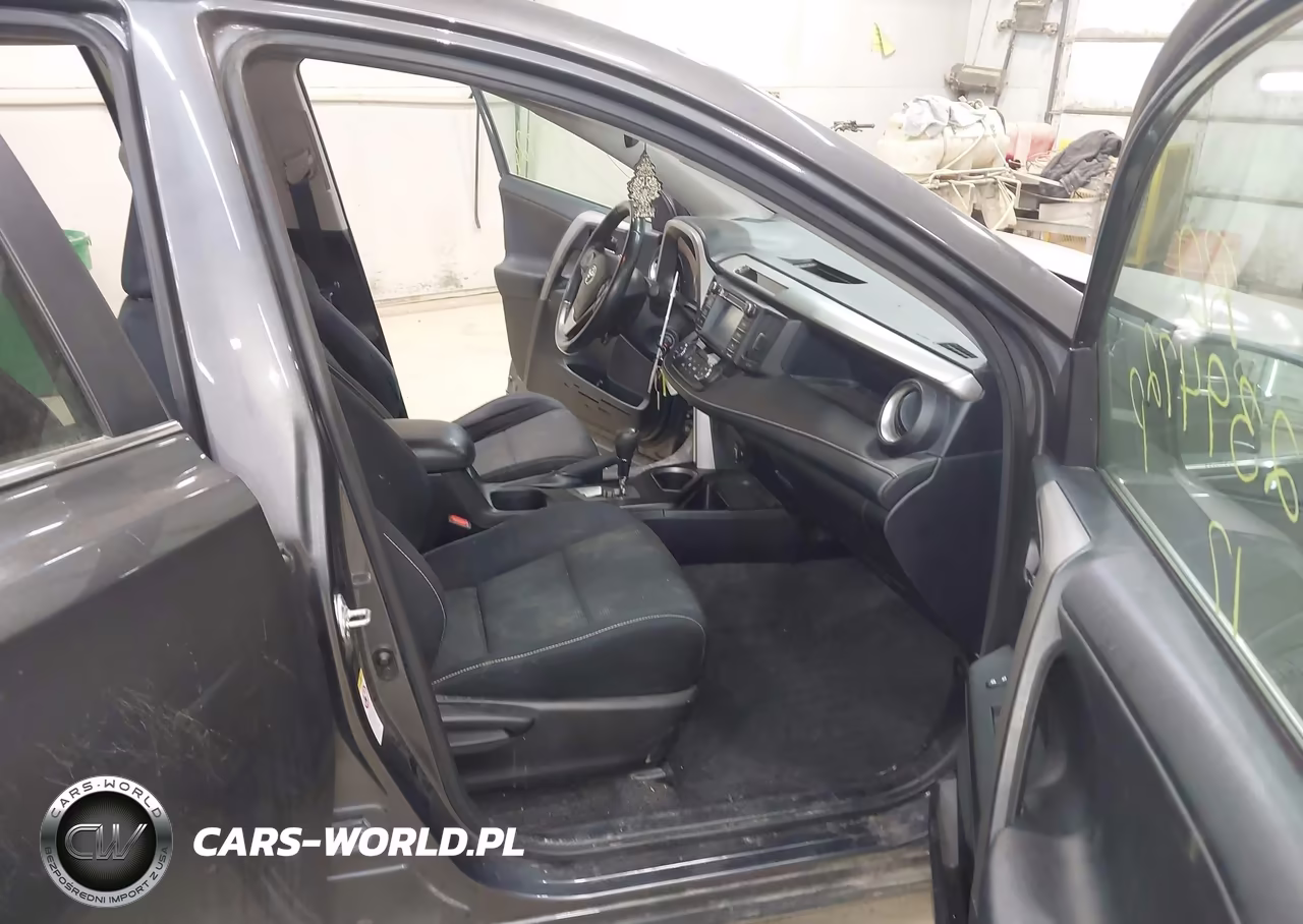 2017 Toyota Rav4 Xle VIN:2T3RFREV3HW567020 - 5