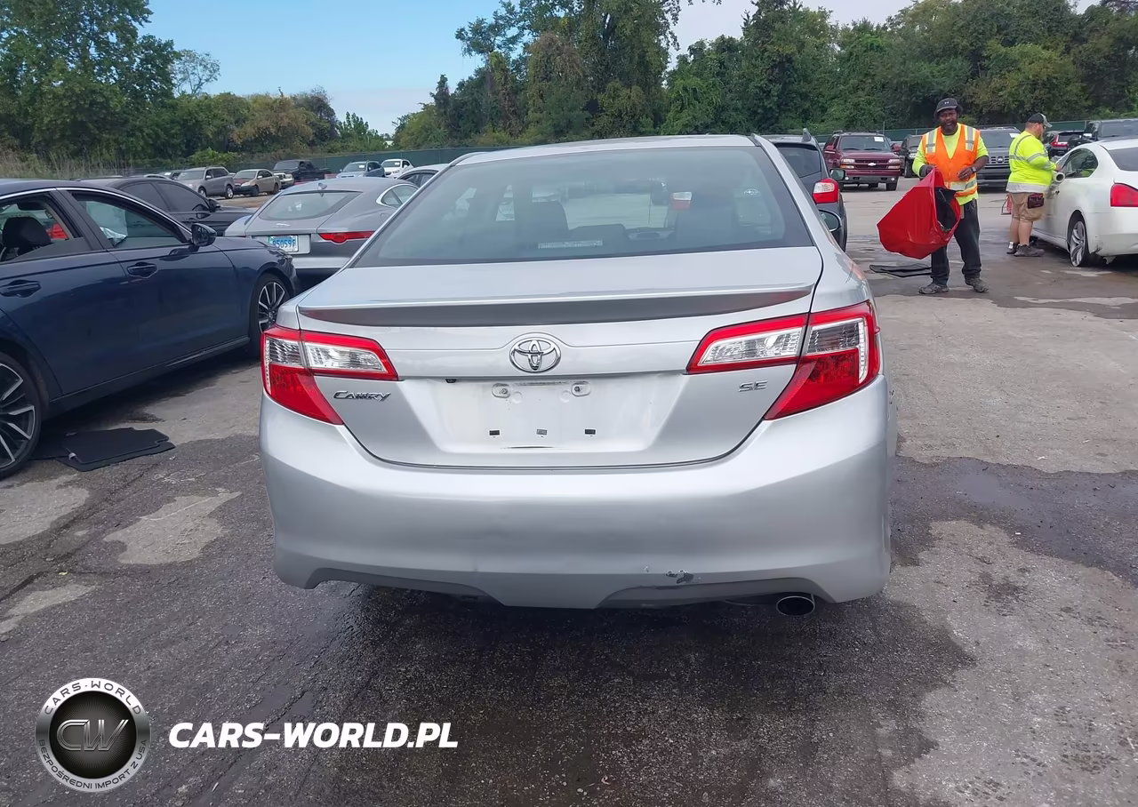 2014 Toyota Camry Se VIN:4T1BF1FK2EU415015 - 16