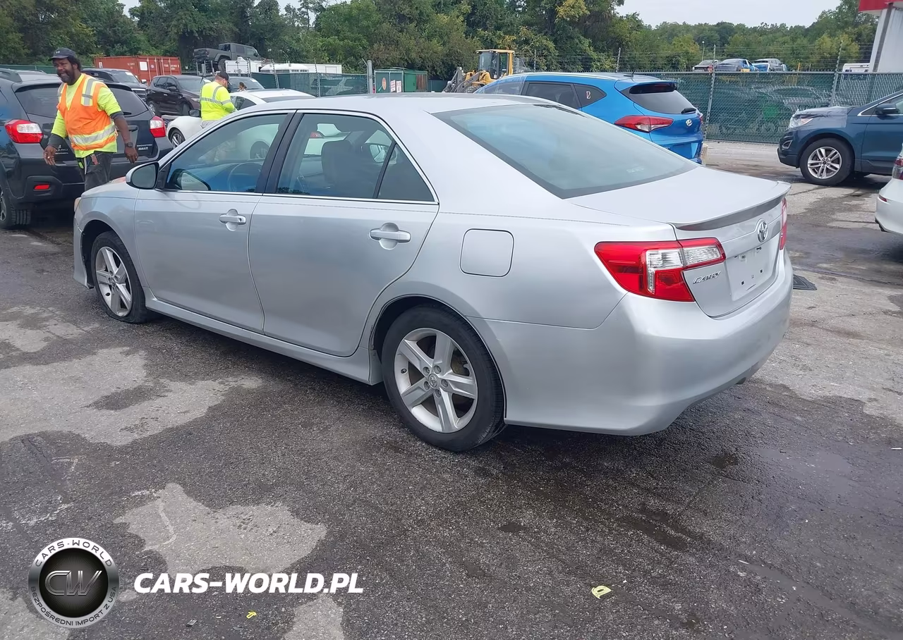 2014 Toyota Camry Se VIN:4T1BF1FK2EU415015 - 3