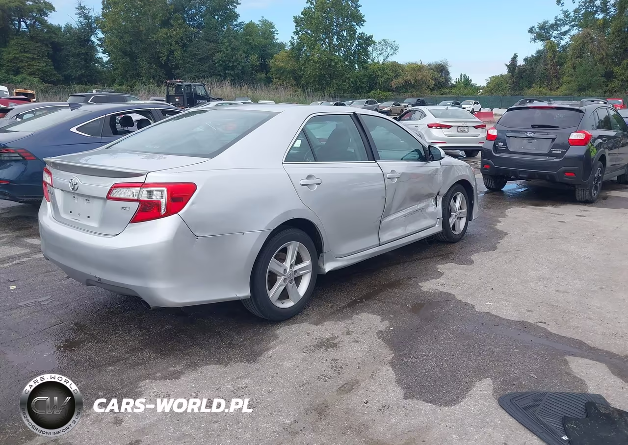 2014 Toyota Camry Se VIN:4T1BF1FK2EU415015 - 4