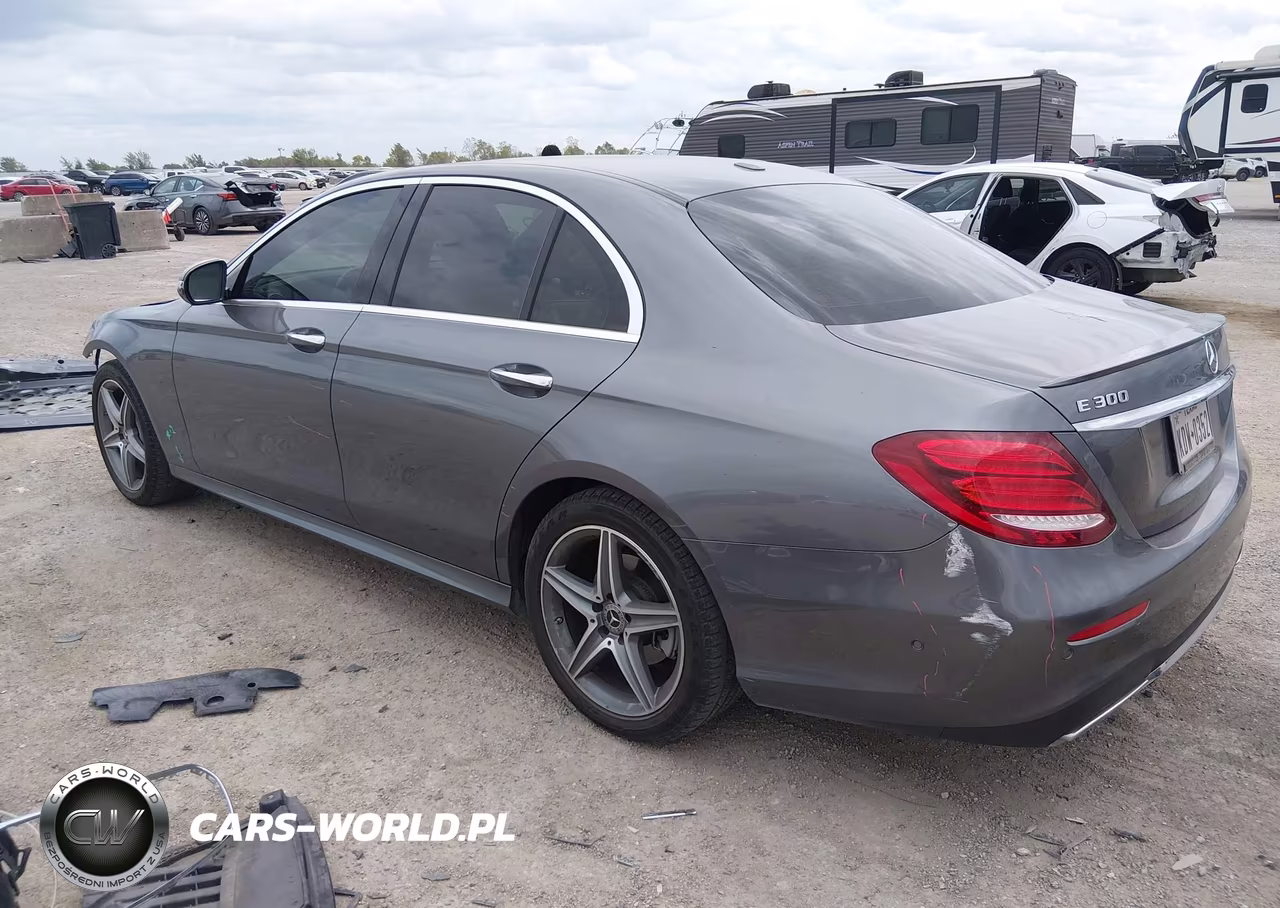 2018 Mercedes-Benz E 300 VIN:WDDZF4JB1JA310107 - 3