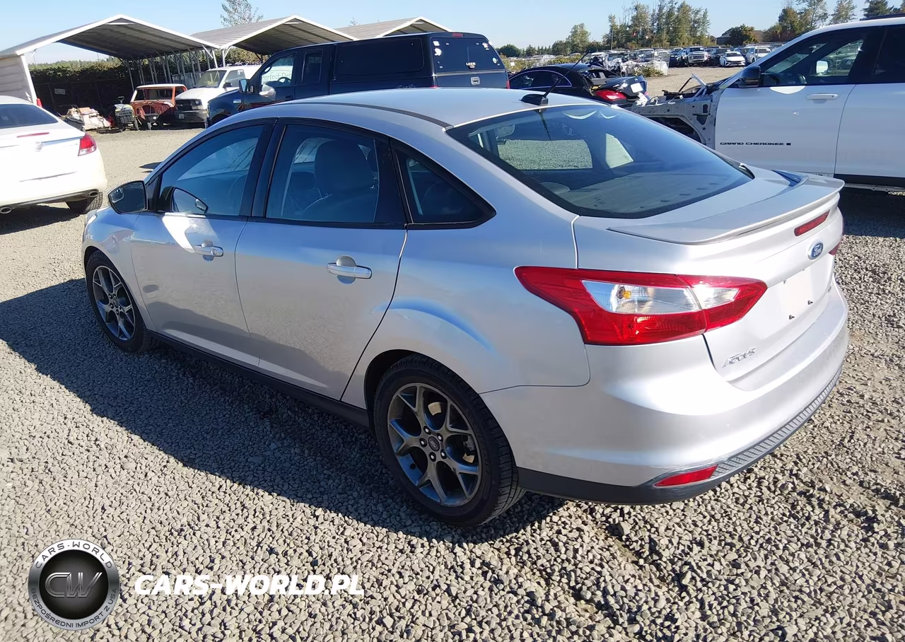 2014 Ford Focus Se VIN:1FADP3F26EL337209 - 3