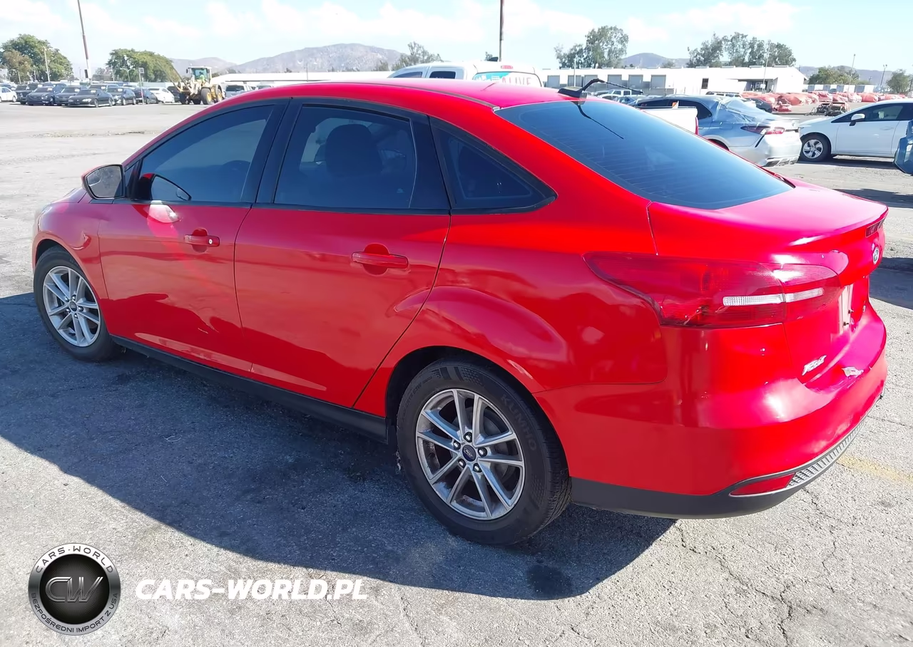 2015 Ford Focus Se VIN:1FADP3F28FL287849 - 3