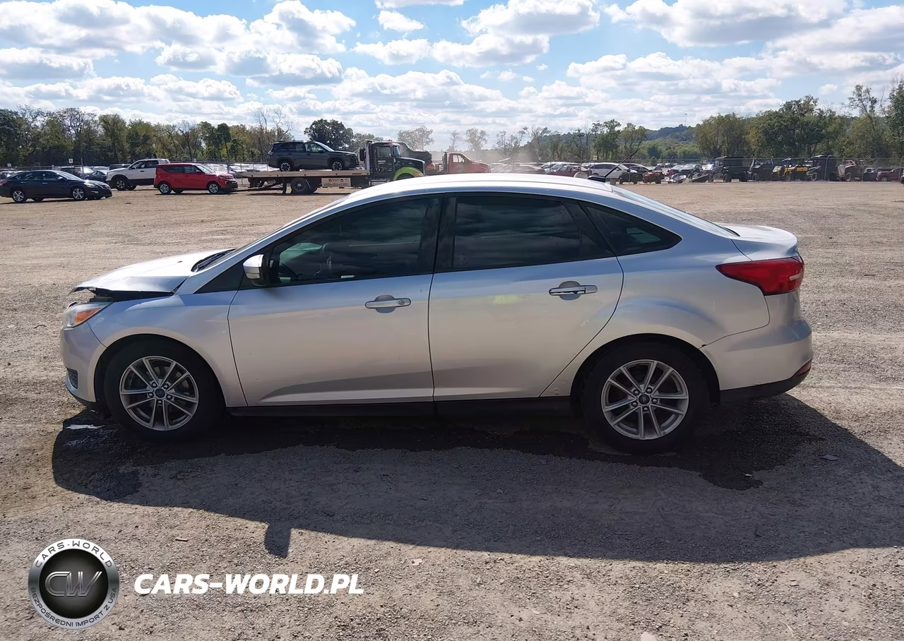 2017 Ford Focus Se VIN:1FADP3F23HL300042 - 14