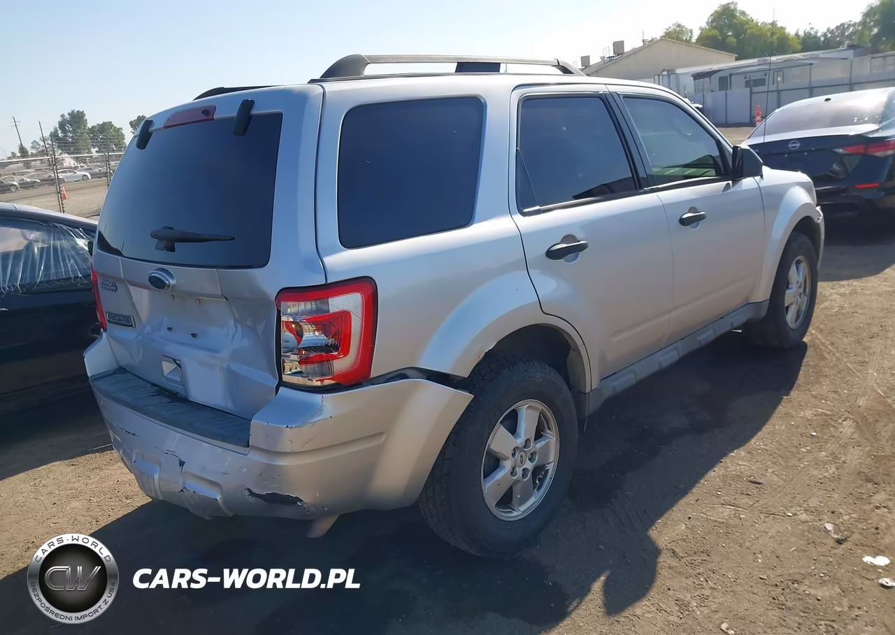 2010 Ford Escape Xlt VIN:1FMCU0D79AKB28604 - 4