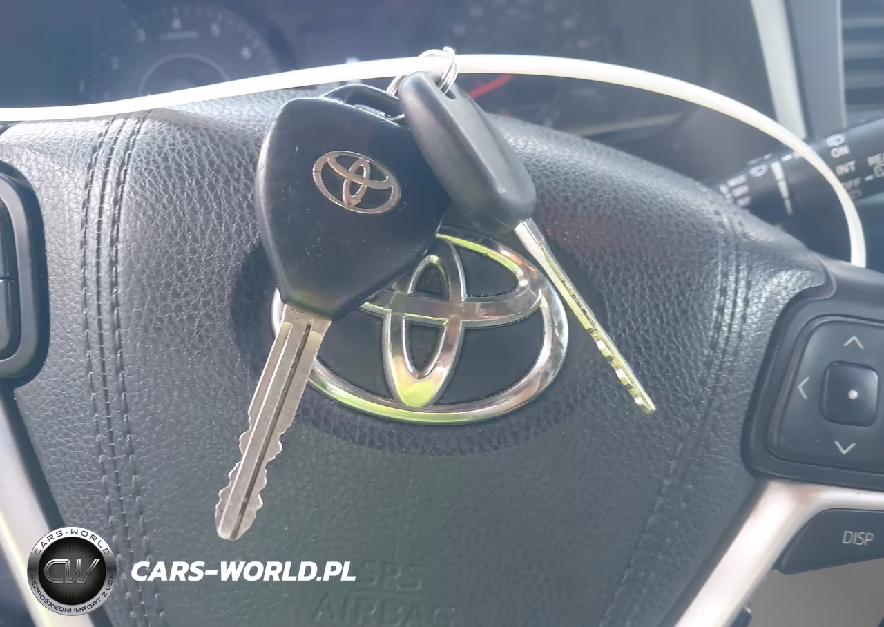2017 Toyota Sienna Le 8 Passenger VIN:5TDKZ3DC0HS785519 - 11