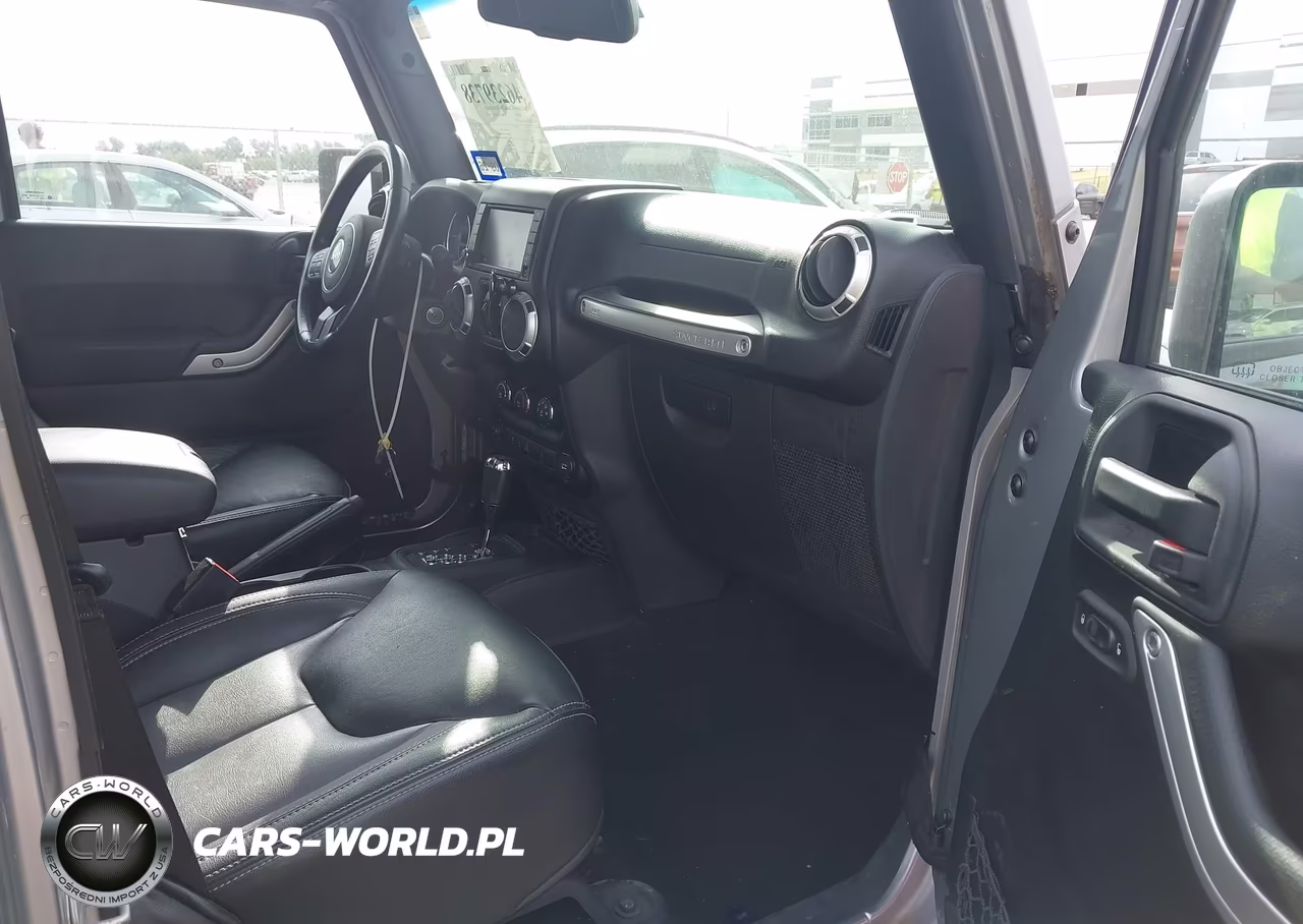 2015 Jeep Wrangler Unlimited Rubicon VIN:1C4BJWFG0FL515195 - 5
