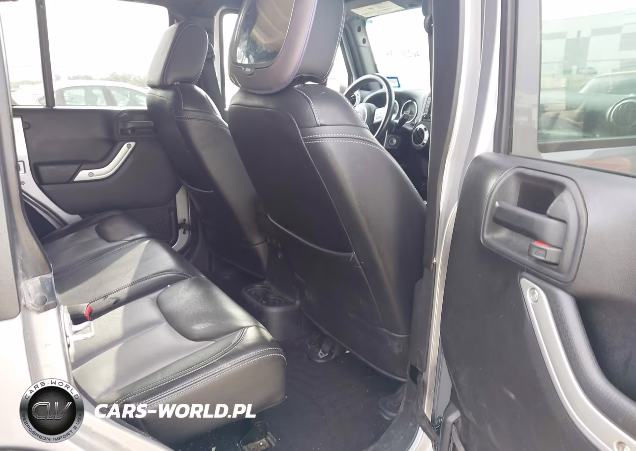 2015 Jeep Wrangler Unlimited Rubicon VIN:1C4BJWFG0FL515195 - 8