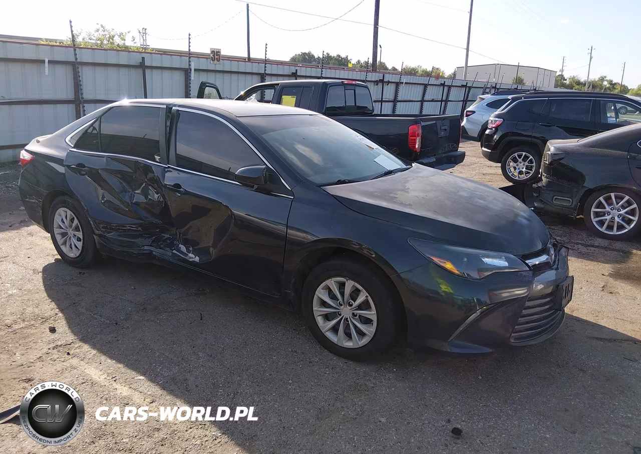 2015 Toyota Camry Le – zdjęcie 1 z 16