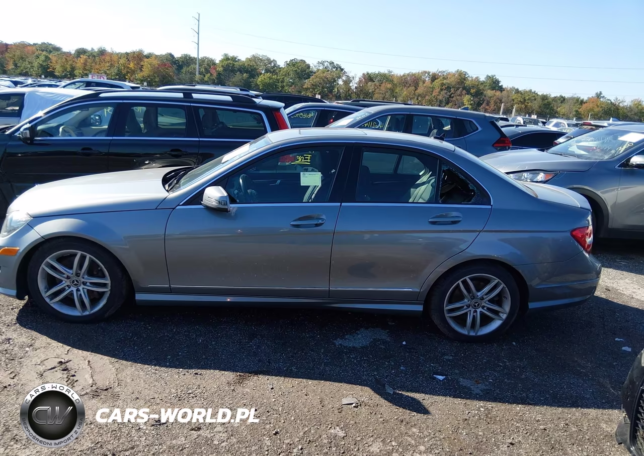 2013 Mercedes-Benz C 300 Sport 4Matic VIN:WDDGF8AB4DA795829 - 13