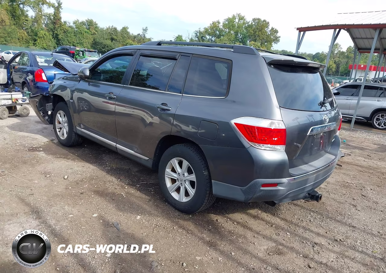 2013 Toyota Highlander Base Plus V6 VIN:5TDBK3EH8DS228902 - 3