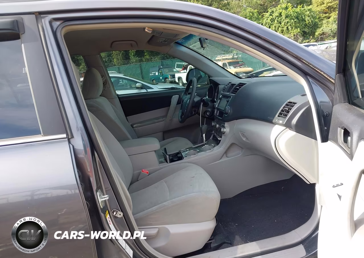 2013 Toyota Highlander Base Plus V6 VIN:5TDBK3EH8DS228902 - 5