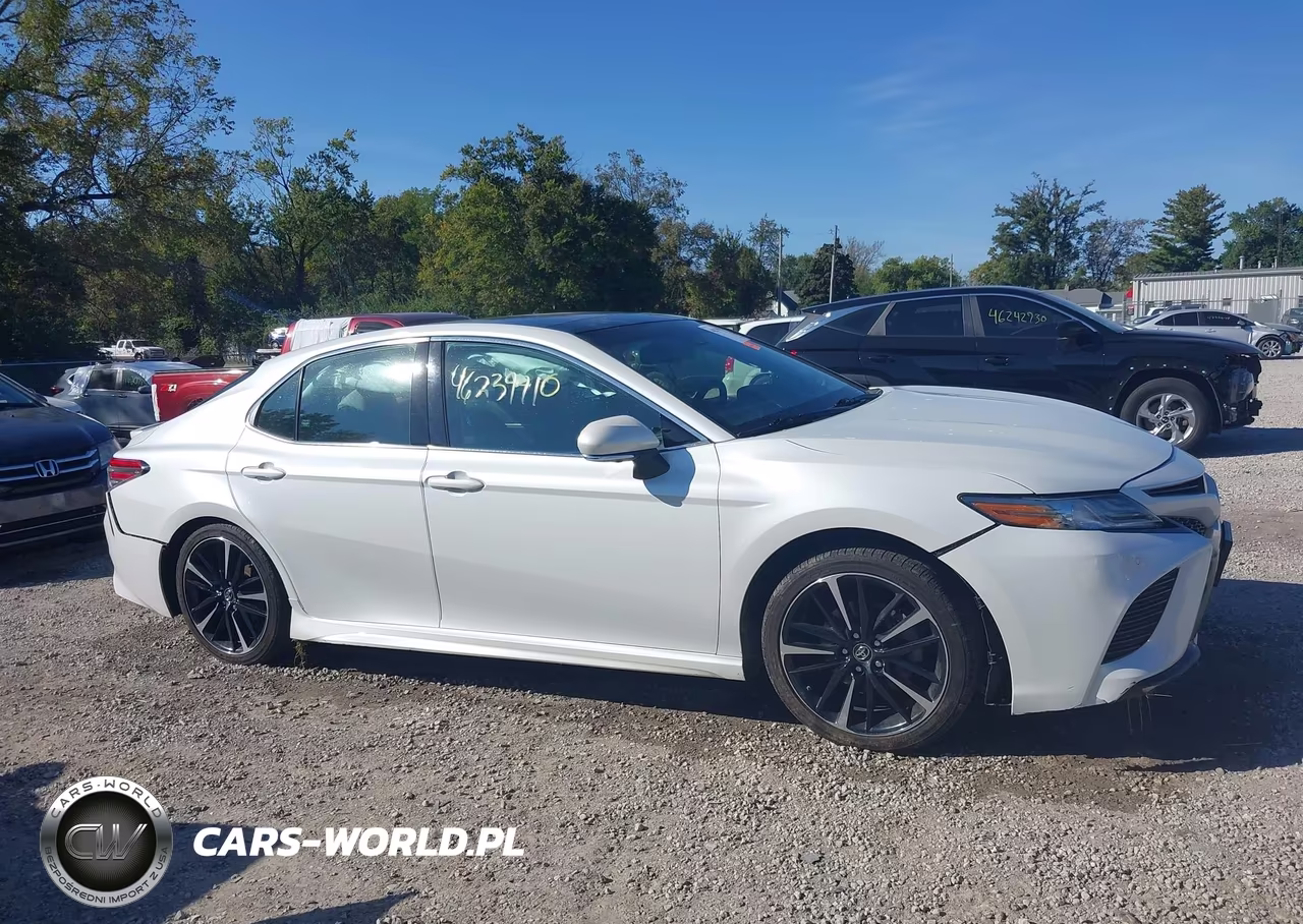 2018 Toyota Camry Xse VIN:4T1B61HK8JU102736 - 13