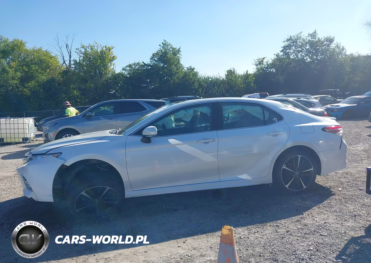 2018 Toyota Camry Xse VIN:4T1B61HK8JU102736 - 14