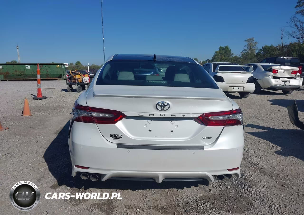 2018 Toyota Camry Xse VIN:4T1B61HK8JU102736 - 16