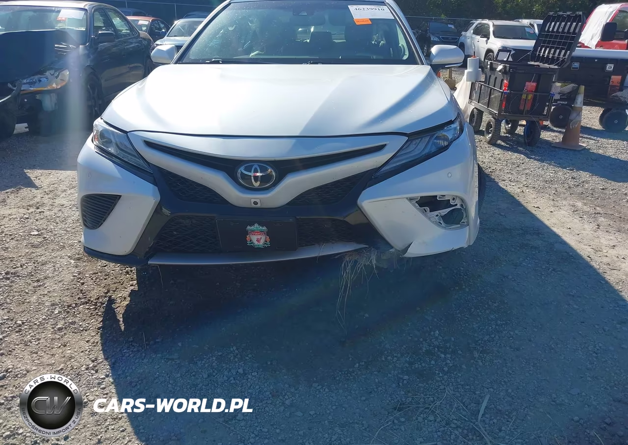 2018 Toyota Camry Xse VIN:4T1B61HK8JU102736 - 17