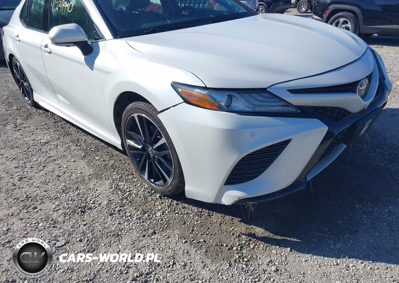 2018 Toyota Camry Xse VIN:4T1B61HK8JU102736 - 18