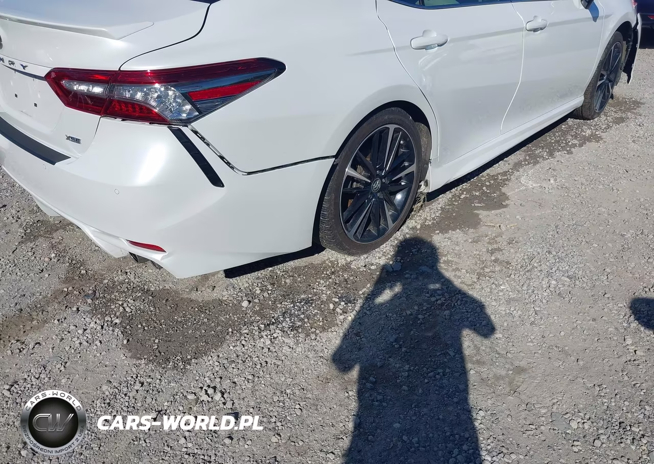 2018 Toyota Camry Xse VIN:4T1B61HK8JU102736 - 19