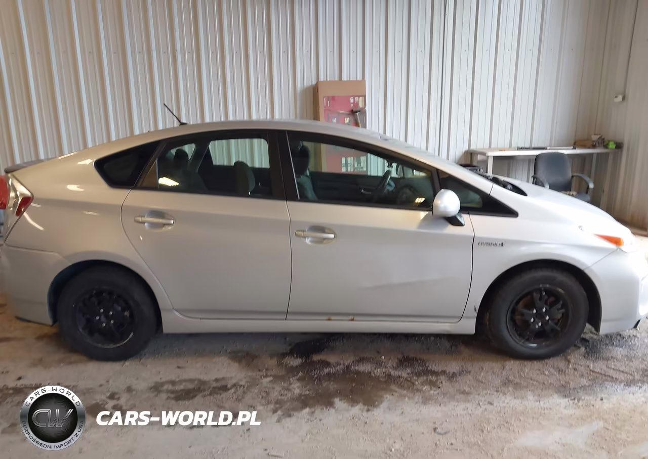2014 Toyota Prius Two VIN:JTDKN3DU6E1773534 - 13