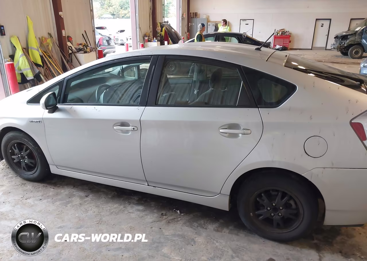 2014 Toyota Prius Two VIN:JTDKN3DU6E1773534 - 14