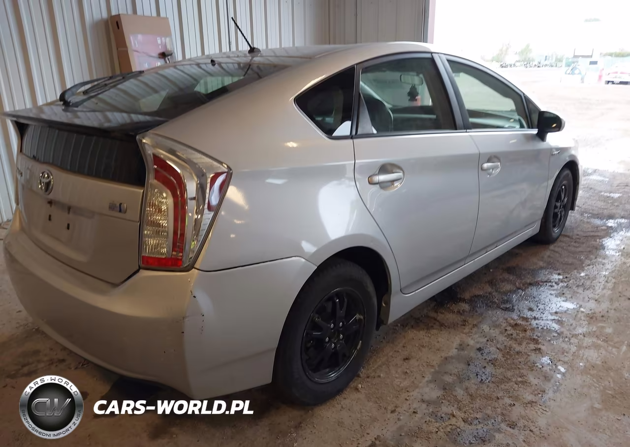 2014 Toyota Prius Two VIN:JTDKN3DU6E1773534 - 4