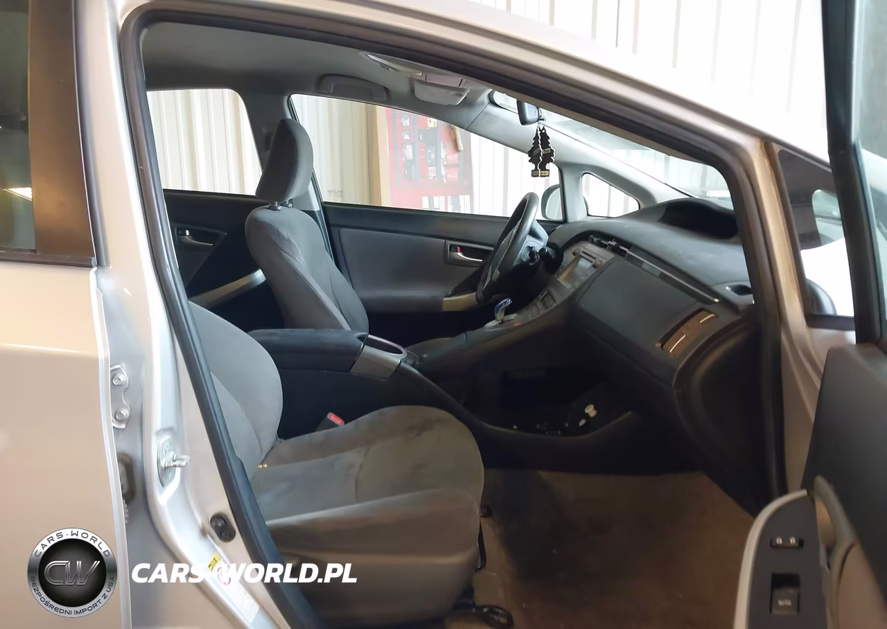 2014 Toyota Prius Two VIN:JTDKN3DU6E1773534 - 5