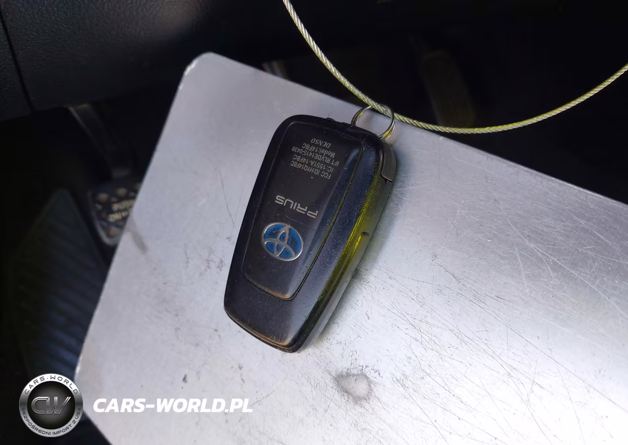 2016 Toyota Prius Two Eco VIN:JTDKARFU2G3004015 - 11