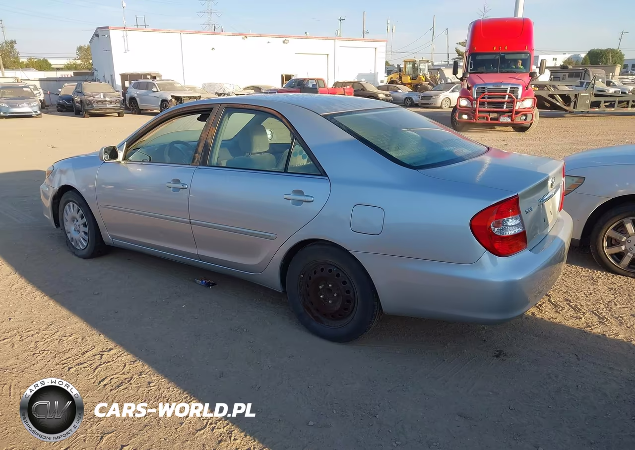 2002 Toyota Camry Xle VIN:JTDBE32K820058158 - 3