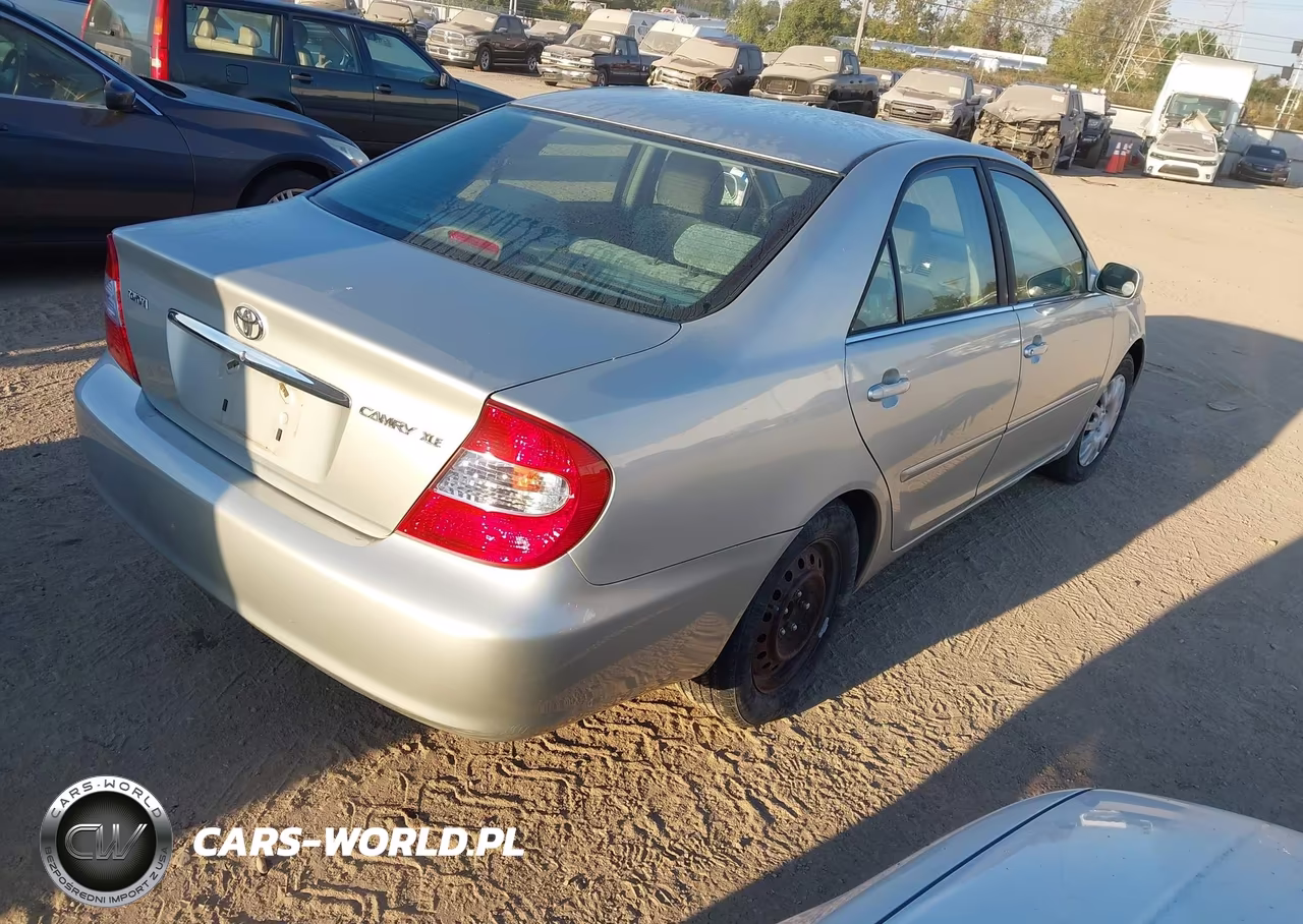2002 Toyota Camry Xle VIN:JTDBE32K820058158 - 4