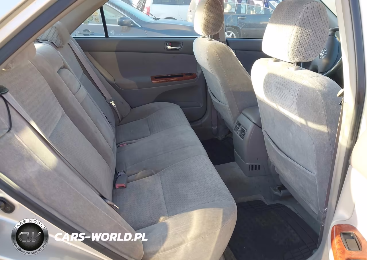 2002 Toyota Camry Xle VIN:JTDBE32K820058158 - 8
