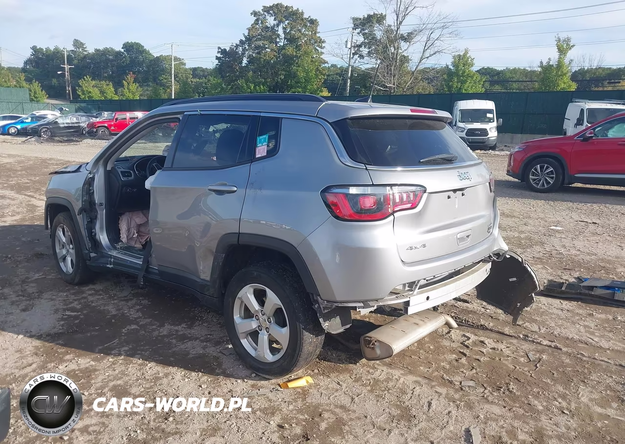 2019 Jeep Compass Latitude 4X4 VIN:3C4NJDBB3KT767789 - 3