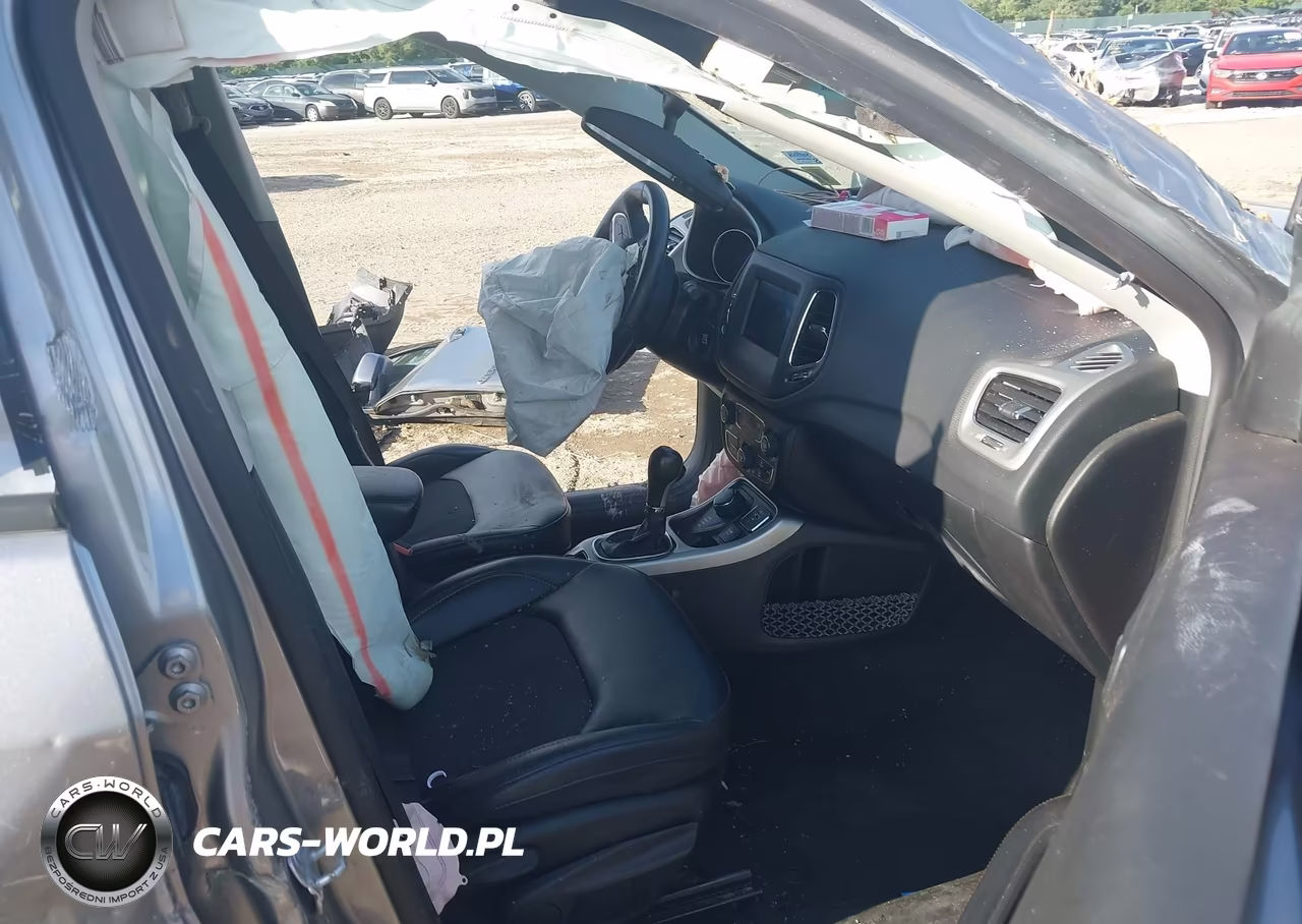 2019 Jeep Compass Latitude 4X4 VIN:3C4NJDBB3KT767789 - 5