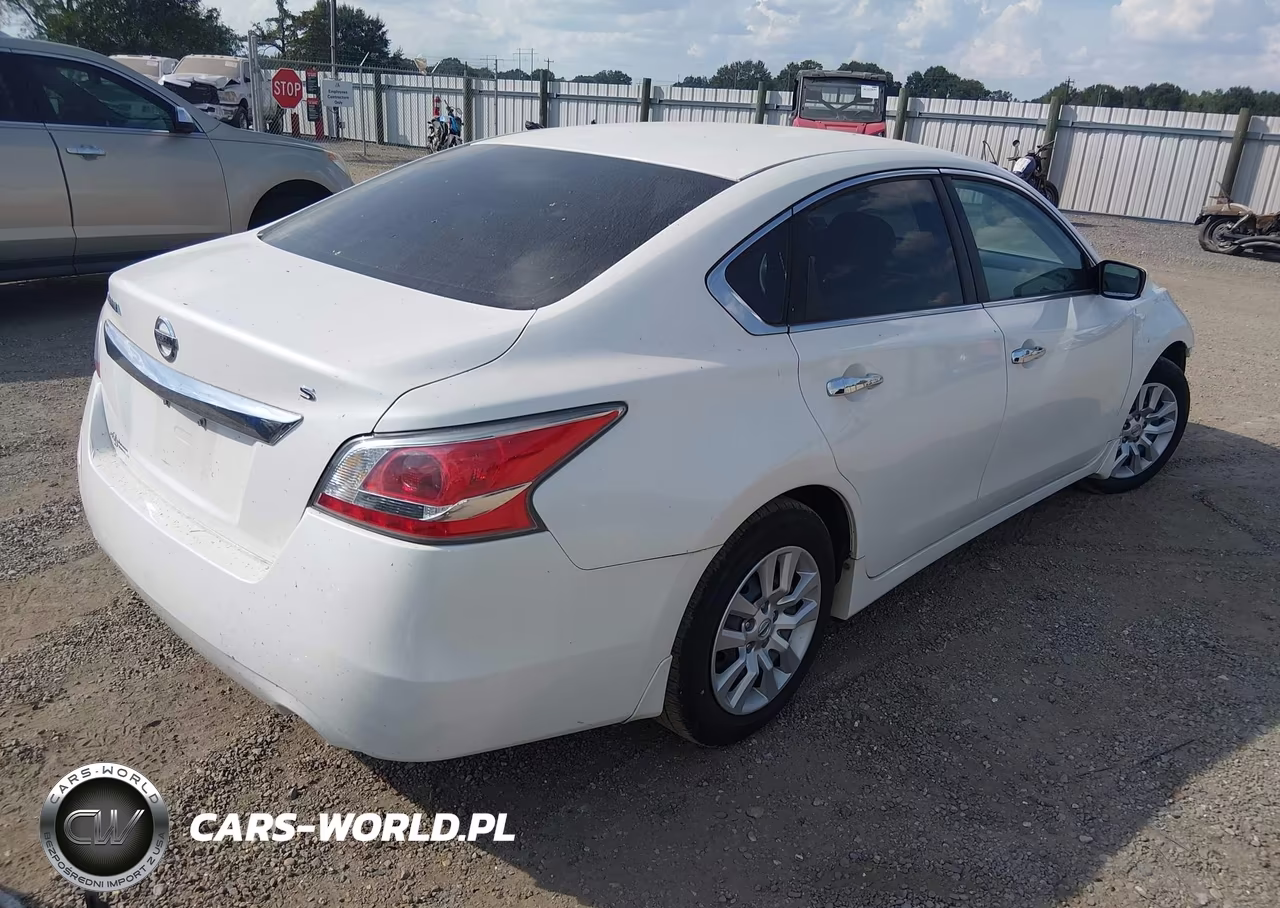 2015 Nissan Altima 2.5 S VIN:1N4AL3AP9FC577695 - 4