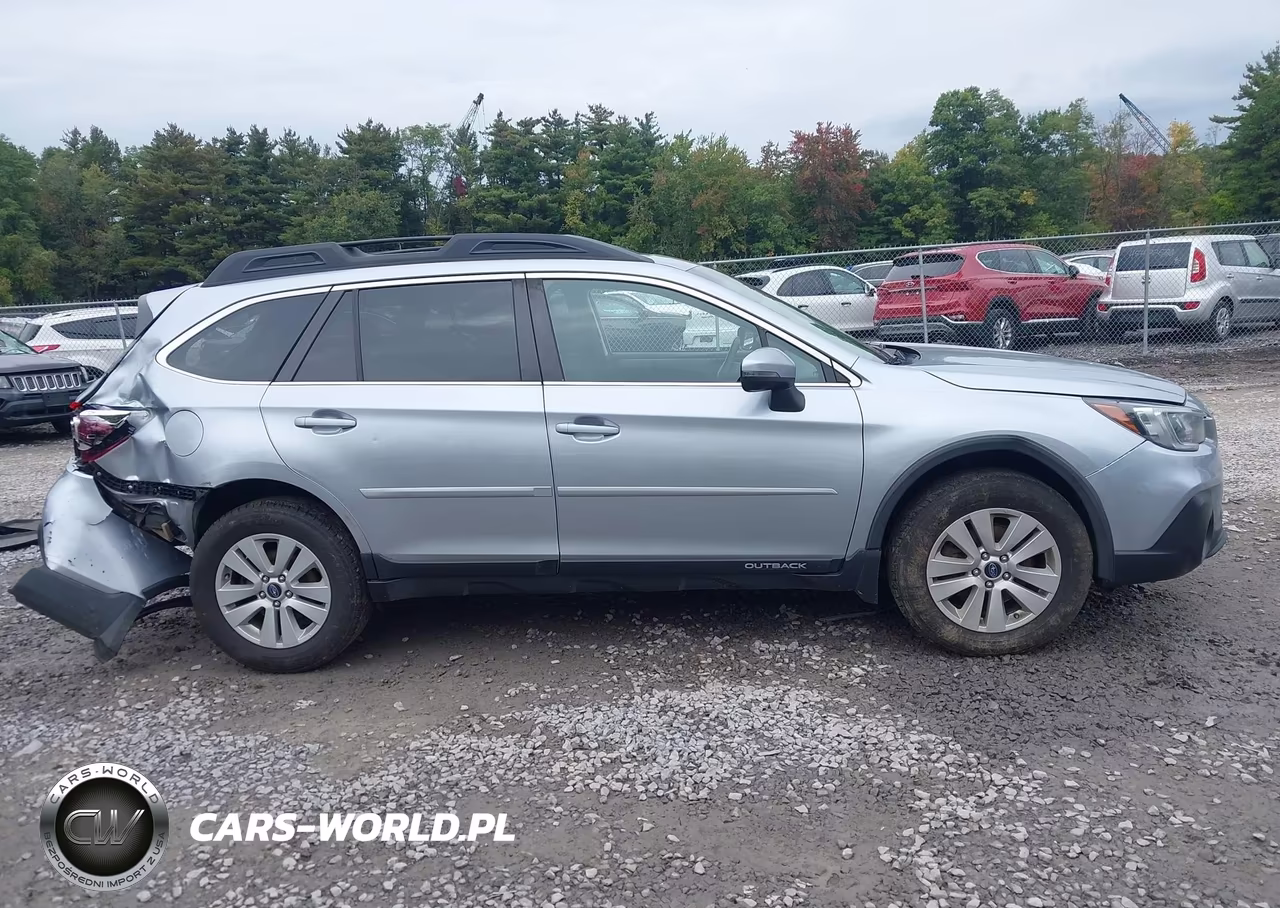2019 Subaru Outback 2.5I Premium VIN:4S4BSAHCXK3205927 - 13