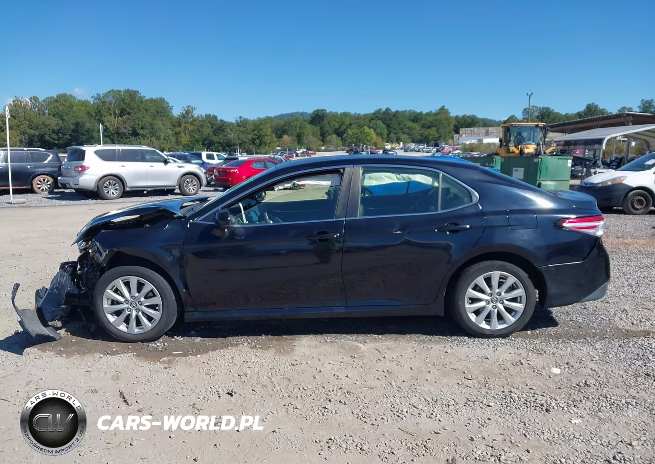 2018 Toyota Camry Le VIN:JTNB11HK0J3012694 - 14