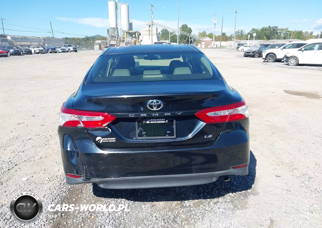 2018 Toyota Camry Le VIN:JTNB11HK0J3012694 - 16