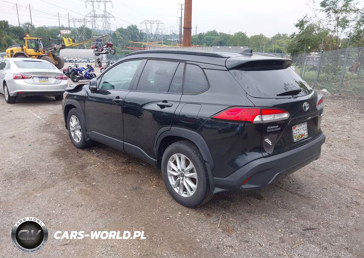 2022 Toyota Corolla Cross Le VIN:7MUCAAAG8NV020129 - 3