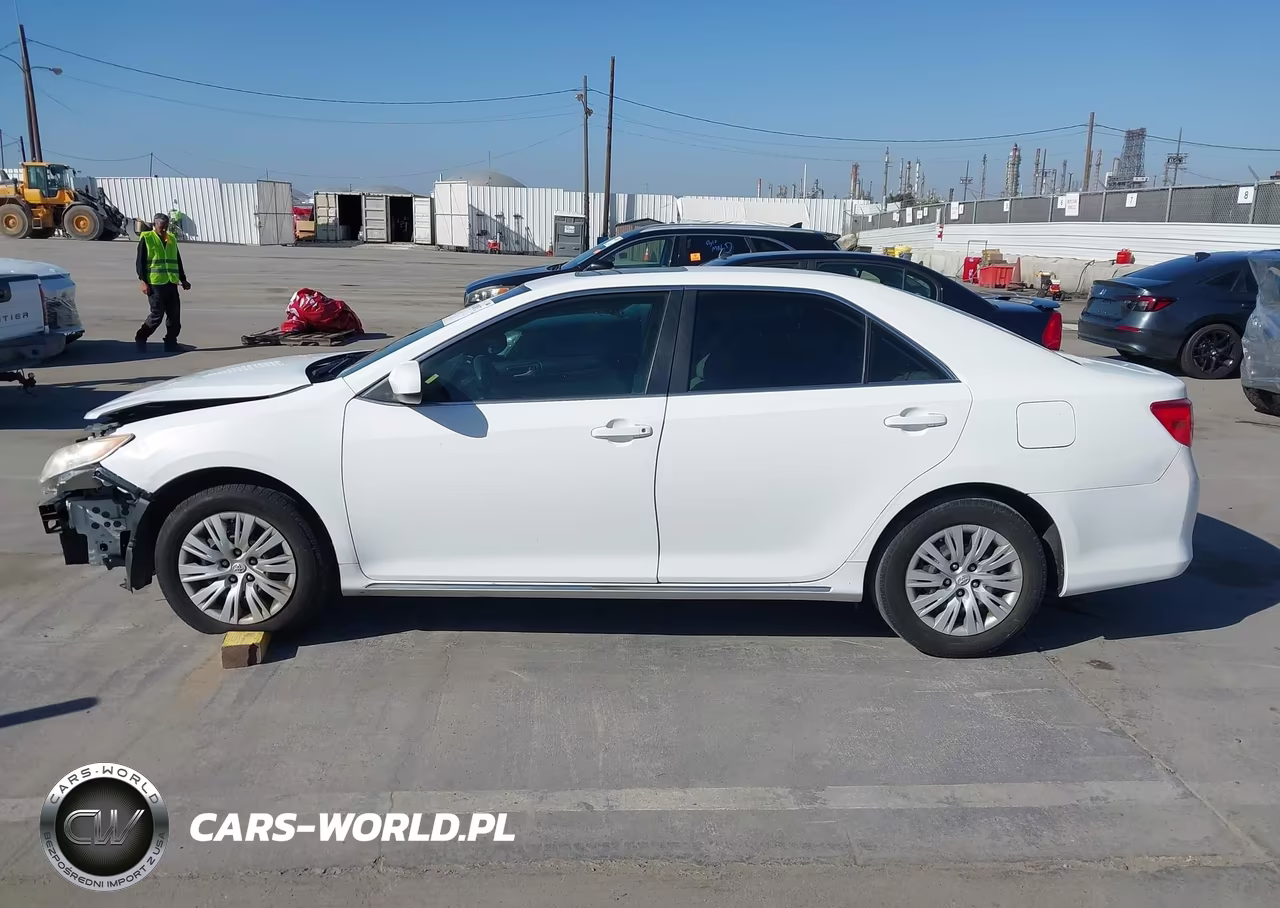 2014 Toyota Camry Le VIN:4T1BF1FK9EU735352 - 13