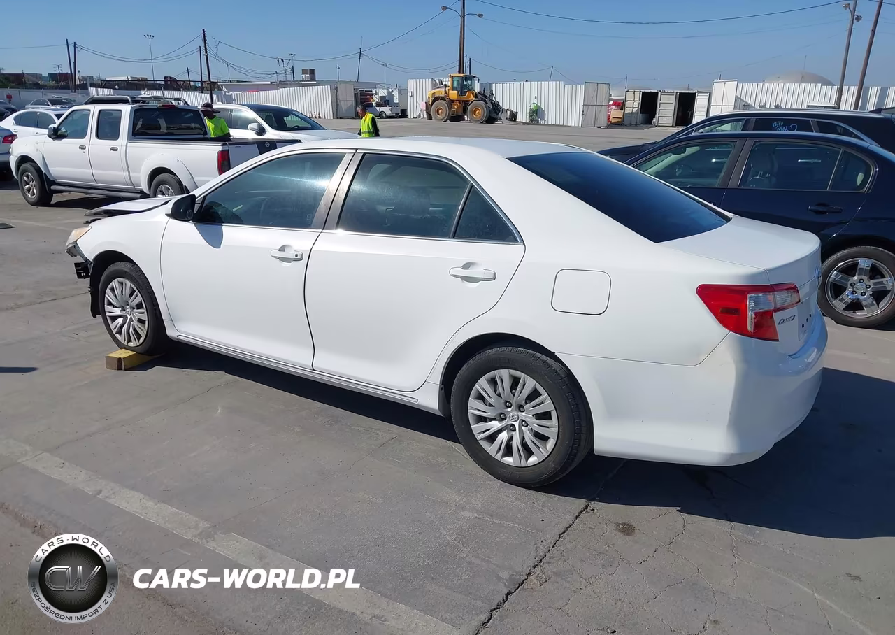 2014 Toyota Camry Le VIN:4T1BF1FK9EU735352 - 3