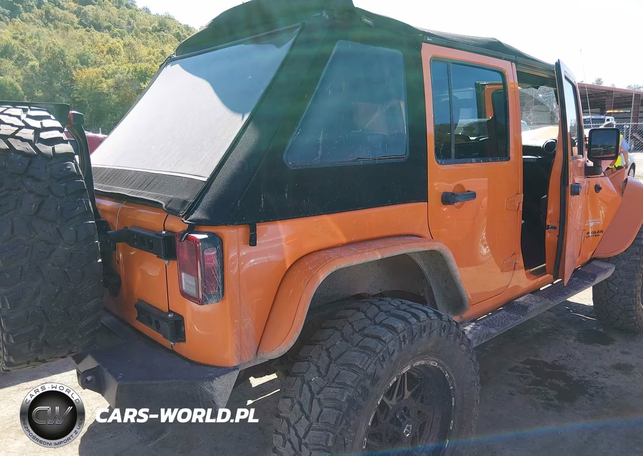 2012 Jeep Wrangler Unlimited Sahara VIN:1C4HJWEG7CL213605 - 4