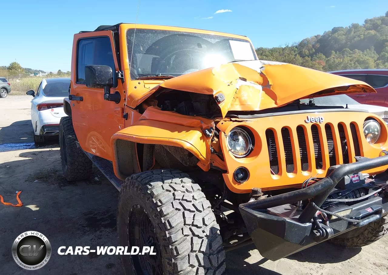 2012 Jeep Wrangler Unlimited Sahara VIN:1C4HJWEG7CL213605 - 6