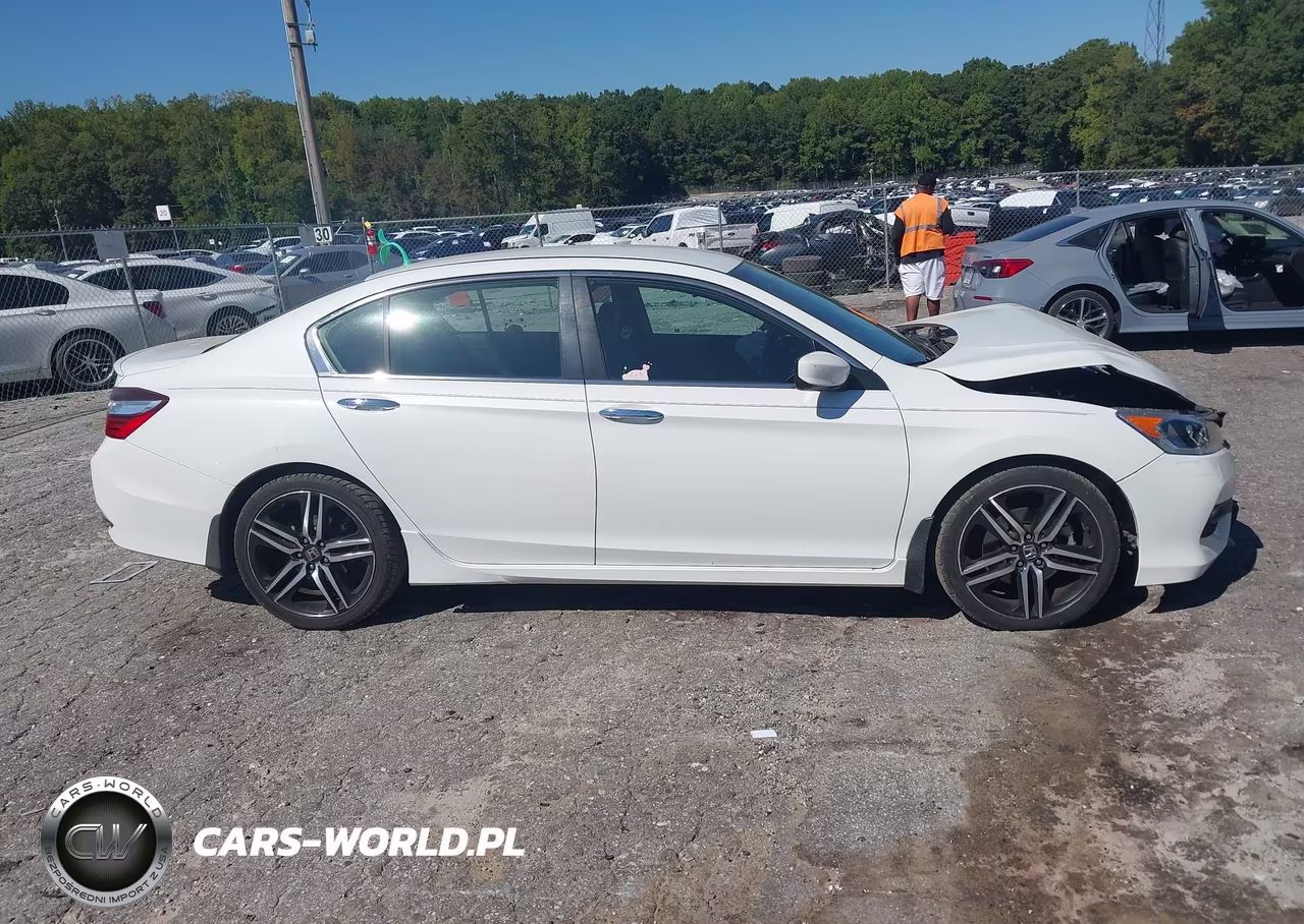 2017 Honda Accord Sport VIN:1HGCR2F58HA121674 - 13